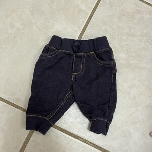 1116. Carter's size newborn